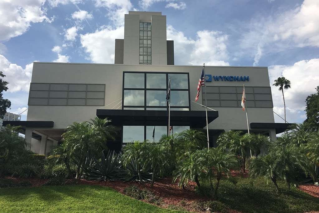 Wyndham Lake Buena Vista Disney Springs Resort